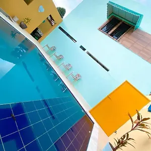 Pensión 461, Recife